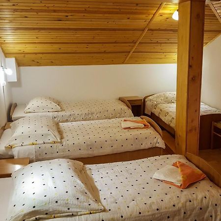 Rooms With Shared Kitchen Zver, Great For Hikers Hudajuzna Eksteriør billede